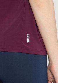ONLY Play Camiseta estampada - dark red