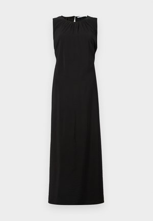 Robe maxi noire sans manches avec un col rond, des fronces subtiles aux épaules et une fente à mi-cuisse dans le dos. Tissu lisse et léger.