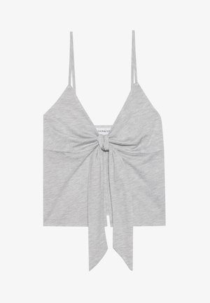 Pelēks īss tops ar plānām siksnām un mezglu priekšpusē. Maigs, viegls audums ar gludu tekstūru un taisnu apakšmali.