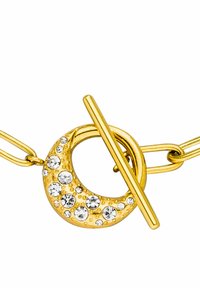 Gouden toggle sluiting ketting met een circulaire hanger waarin heldere kristallen zijn ingelegd en met een textuurafwerking, die een gepolijste afwerking toont.
