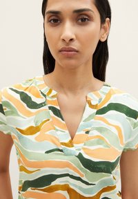 TOM TAILOR Bluse - colorful wavy design