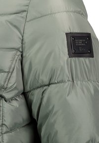 Sublevel Abrigo de invierno - green