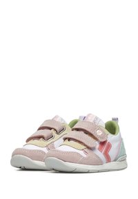 Sneaker velcro in rosa, bianco e verde. Presenta materiali in suede e mesh, doppie cinghie e una suola testurizzata con accenti.