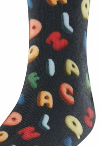 Schwarze Socken mit bunten, erhabenen Buchstaben in verschiedenen Formen und Größen, die ein verspieltes und lebhaftes Muster bilden.