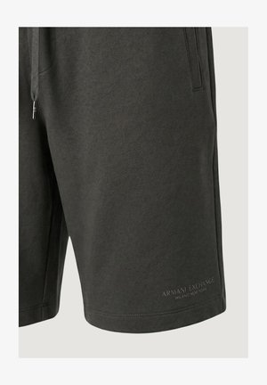 Pantalones cortos de color gris oscuro de Armani Exchange con cintura de cordón ajustable, bolsillos laterales y logotipo impreso cerca del bajo en la pierna izquierda.