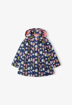 Imperméable marine avec motifs de chats et d'animaux, doublure rose, capuche, fermeture par boutons et design plissé. Matière imperméable, taille enfant.