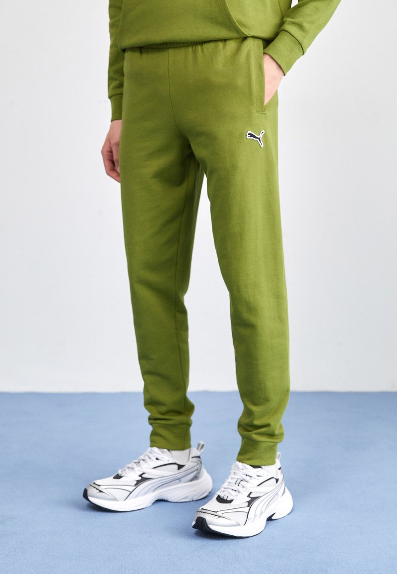 Puma BETTER ESSENTIALS - Træningsbukser - olive green