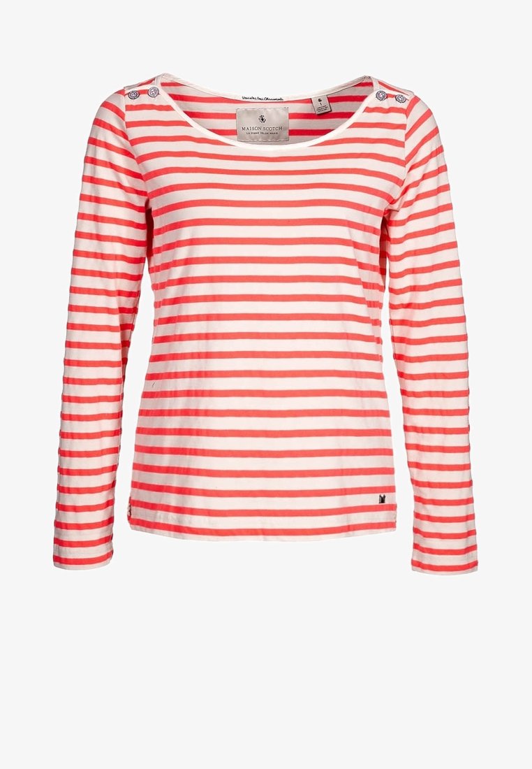 Pitkähihainen, punavalkoraitainen t-paita, jossa on leveä kaula-aukko, koristeelliset napit olkapään lähellä ja pieni logo alahelman kohdalla.