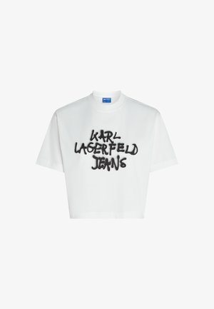 Biela skrátená tričko vyrobené z bavlny, s čiernym nstriekavaným textom "KARL LAGERFELD JEANS" v neformálnom písme. Krátke rukávy, okrúhly výstrih.