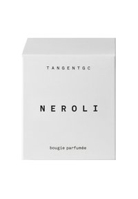 Weiße quadratische Box mit fettem schwarzen Text "TANGENTGC" und "NEROLI" oben, mit "bougie parfumée" in kleinerer Schriftart am unteren Rand.