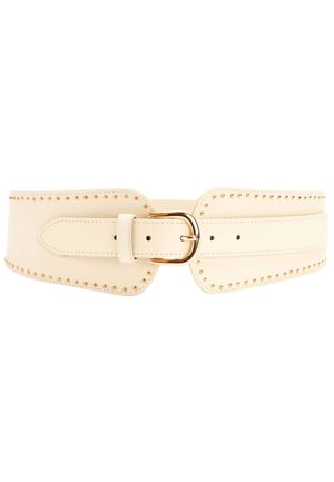 Large ceinture crème avec boucle dorée et petits clous dorés le long des bords, conçue pour la mode et la mise en forme de la taille.