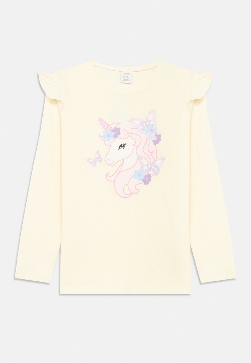 Camiseta de algodón amarilla de manga larga con hombros fruncidos y un gráfico de unicornio rodeado de flores y mariposas en rosa y púrpura.