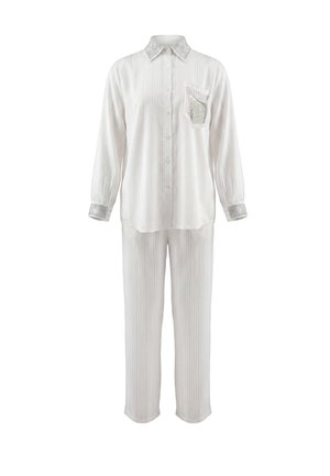 Weiß gestreiftes Pyjama-Set mit langem Arm und Hemd zum Knöpfen, mit verziertem Kragen, Manschetten und Brusttasche, kombiniert mit passenden locker sitzenden Hosen.