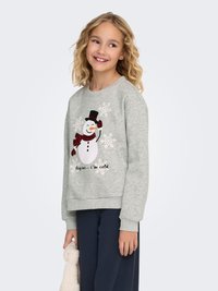 Grijze sweatshirt met een lachende sneeuwpop met een zwarte hoed, rode sjaal en sneeuwvlokaccenten. Casual pasvorm met geribbelde manchetten en zoom.