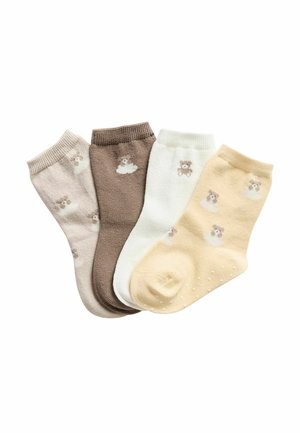 Fire par små børnestrømper i beige, brun, hvid og lys gul med små bamse-motiver og skridsikre prikker på det gule par.