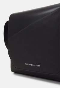 Tommy Hilfiger Skuldertasker - black