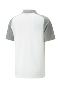 Polo shirt a maniche corte con corpo bianco e maniche raglan grigie. Realizzato in tessuto morbido con colletto classico e orlo dritto.