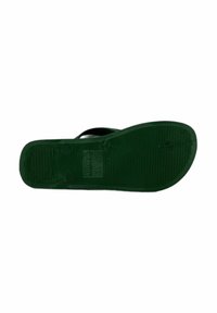Groene rubberen flip-flop zool met textuur, voorzien van ribbels voor grip en logodetails. Gebogen vorm met een plat ontwerp.