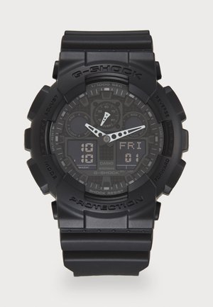 Reloj G-SHOCK negro con correa de resina texturizada, múltiples pantallas digitales y una caja redonda con un diseño prominente y robusto.