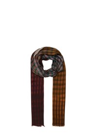 Bufanda de cuadros en tonos burdeos, verde y marrón; hecha de una tela suave con bordes con flecos y una textura ligera.
