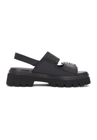 Sandali slingback in pelle nera con design a ritagli, suola in gomma testurizzata e accessori decorativi. Tacco chunky per un supporto migliore.