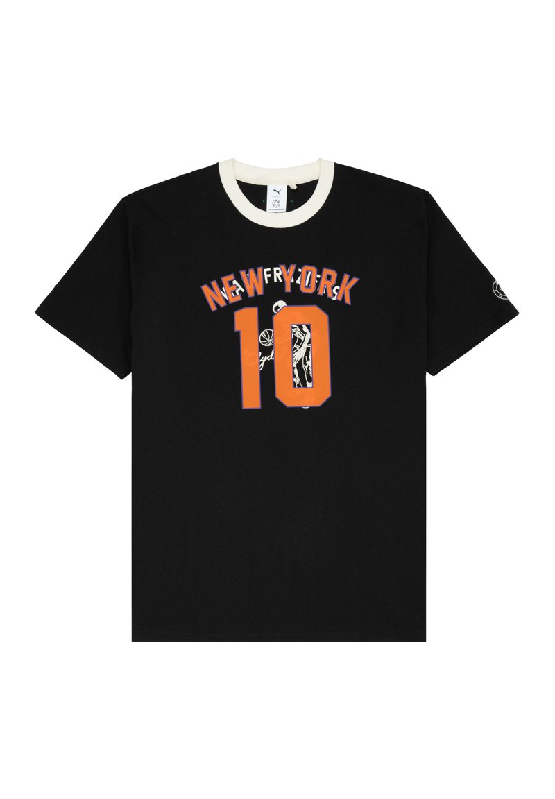 Sort bomulds t-shirt med en cremefarvet ribbet rund hals, prydet med orange tekst "NEW FRIYORK" og tallet "10," samt et grafisk detaljeret basketballmotiv.