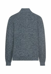 Donkerblauwe, gestructureerde pullovertrui met een hoge kraag en lange mouwen; geen zichtbare sluitingen of patronen.