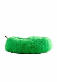Lit pour animal en peluche vert, de forme ronde, avec une texture douce et un fond noir. Présente une boucle pour un transport facile. Idéal pour le confort.