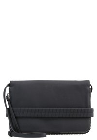 Borsa a tracolla nera in pelle con finitura testurizzata, caratterizzata da un'accenno intrecciato, chiusura con zip e tracolla staccabile.
