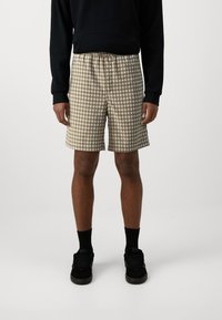 Jack & Jones JPSTJAIDEN JJJACQUARD - Kratke hlače - cloud dancer