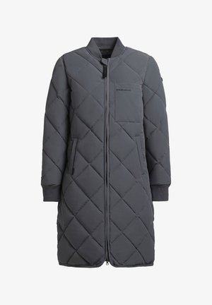 Prošívaný dlouhý kabát v tmavě šedé barvě, se zipem vpředu, žebrovanými manžetami a náprsní kapsou. Hladký materiál s diamantovým vzorem.