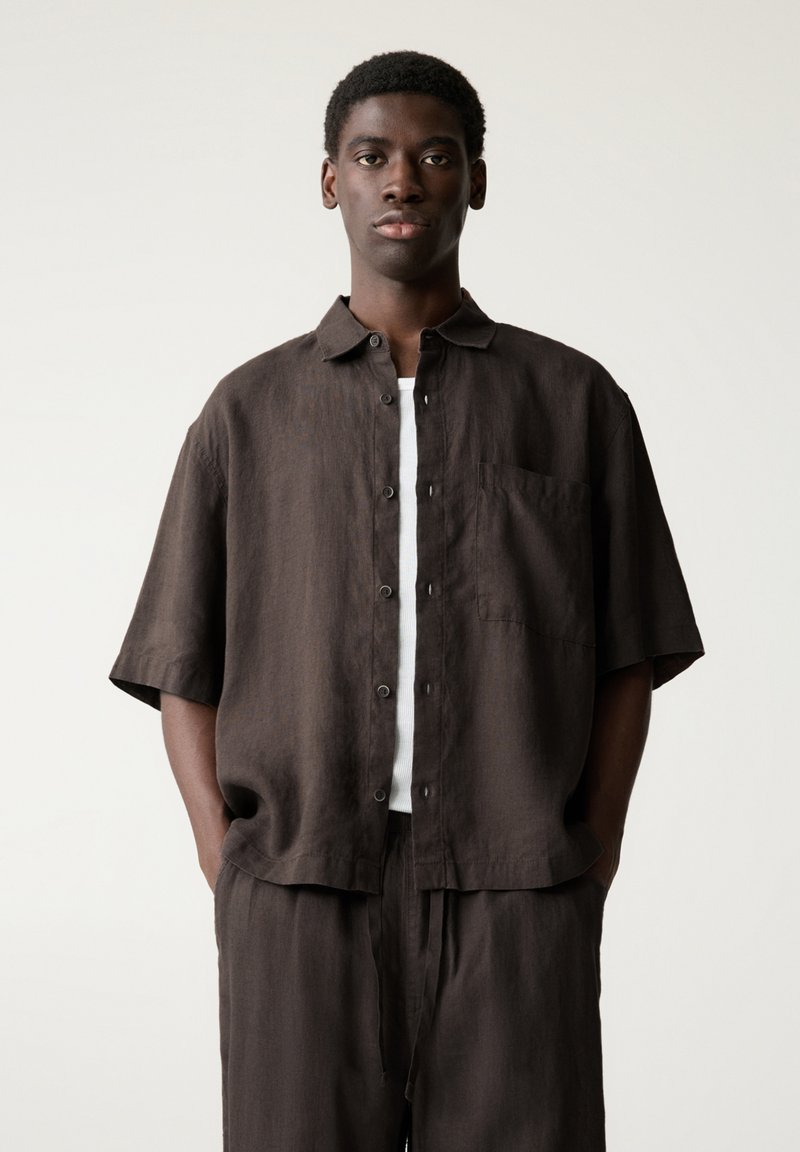 PULL&BEAR - LINEN BLEND - Košeľa - brown, Zväčšiť