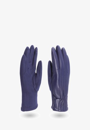 Un paio di guanti blu navy, uno in suede per la mano sinistra e uno in pelle liscia per la mano destra, mostrati distesi con le dita estese.