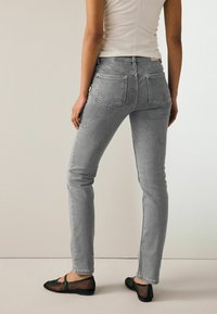 Next SUPER SOFT STANDARD TALL - Džíny Slim Fit - grey