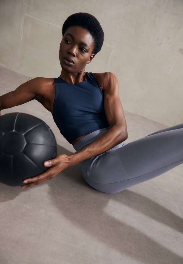 DYLAN - Medium support sports bra - midnight