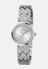 Sølv armbåndsur med et struktureret flettet armbånd og en rund urskive, der har en krystalbesat bezel og en subtil sølvskive.