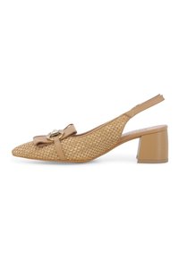 Scarpa slingback con punta affusolata, materiale naturale intrecciato, dettagli in pelle beige, fiocco decorativo e tacco corto a blocco.