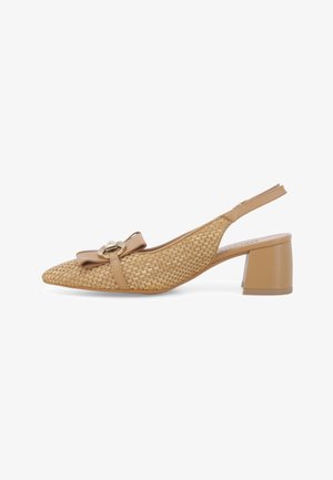 Scarpa slingback con punta affusolata, materiale naturale intrecciato, dettagli in pelle beige, fiocco decorativo e tacco corto a blocco.
