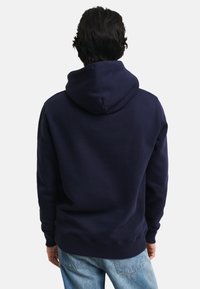 GANT EMBOSSED - Jersey con capucha - evening blue