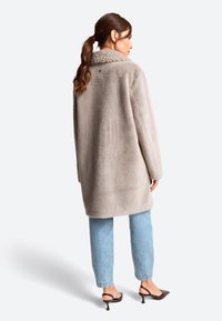 Rich & Royal MIT REVERSKRAGEN - Cappotto corto - pebble grey
