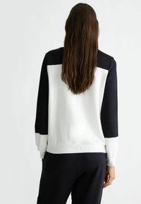 LIU JO WITH POCKETS - Športni pulover - white