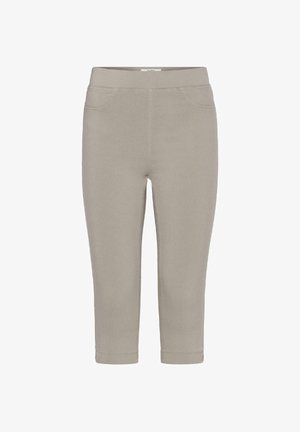 Pantalones beige ajustados y recortados con cintura elástica, bolsillos delanteros falsos y costuras visibles sobre un fondo blanco.