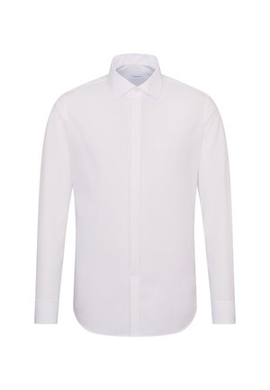 Weißes Herrenhemd mit langen Ärmeln, spitzem Kragen und verdeckter Knopfleiste, vor einfarbigem Hintergrund dargestellt.