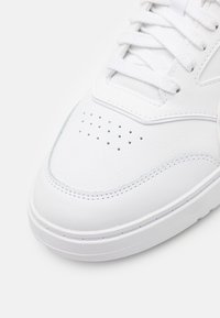 Puma DOUBLECOURT UNISEX - Tenisice - white/putty
