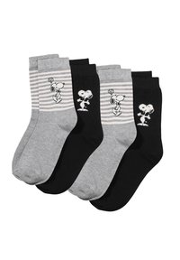 Cuatro pares de calcetines de tobillo: dos grises con rayas horizontales y dos negros. Cada par presenta un gráfico de Snoopy en colores contrastantes.