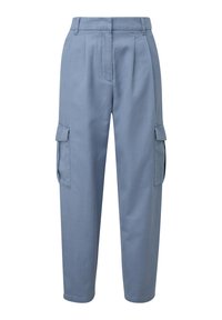 Pantalon cargo bleu clair en tissu doux, avec une coupe décontractée, un devant plissé et deux poches cargo latérales.