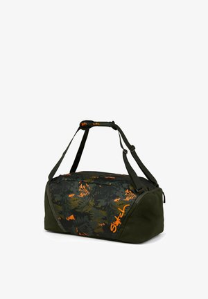 Borsa duffle con un corpo verde scuro e un motivo tropicale di foglie nere, arancioni e verdi. Presenta duplice manici e una tracolla regolabile.