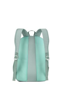 Sac à dos vert menthe avec panneau arrière en maille rembourrée et bretelles ajustables. Présente une forme simple et structurée avec un matériel pratique.