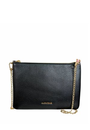 Pochette in pelle nera strutturata con tracolla a catena dorata e zip, con piccolo logo dorato "MARIACELINE" al centro davanti.