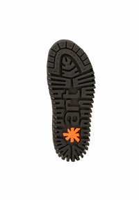 Suela de zapato de goma con surcos profundos para tracción, color negro y un acento en forma de estrella naranja en el centro. Patrones y ranuras claramente definidos.